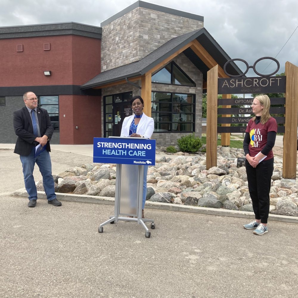 Canada (Winnipeg, MB)/ MANITOBA’S BUSINESS ACTIVITIES / WEEKLY NEWS – Minister of Health’S MB OFFICE : &#8220;Pleased to announce a new pilot project to bring retinal specialists, including Dr. Manusow, to Ashcroft Vision Care in Dauphin …&#8221; (HON.  Audrey Gordon)